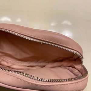 Ladies  around the waist bag pin new without tags